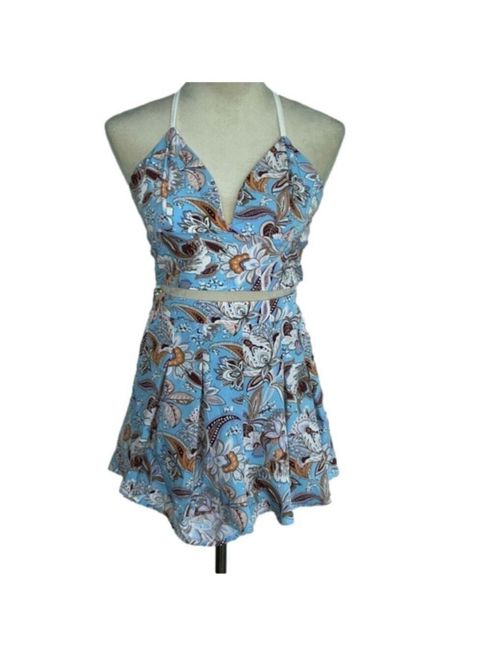 2 Piece Short Set with Beautiful Paisley/Floral pattern: Size XS